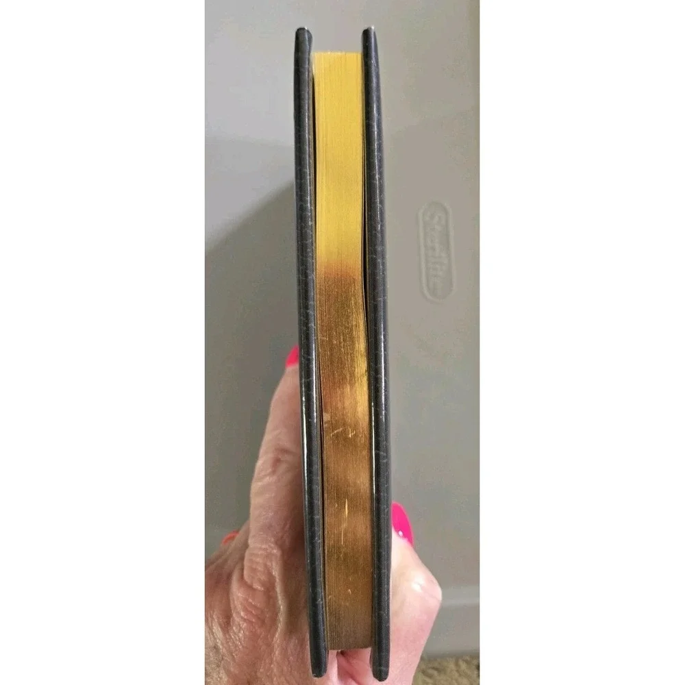 VINTAGE Husband's Little Black Book: Common Sense, Wit and Wisdom for a Better..